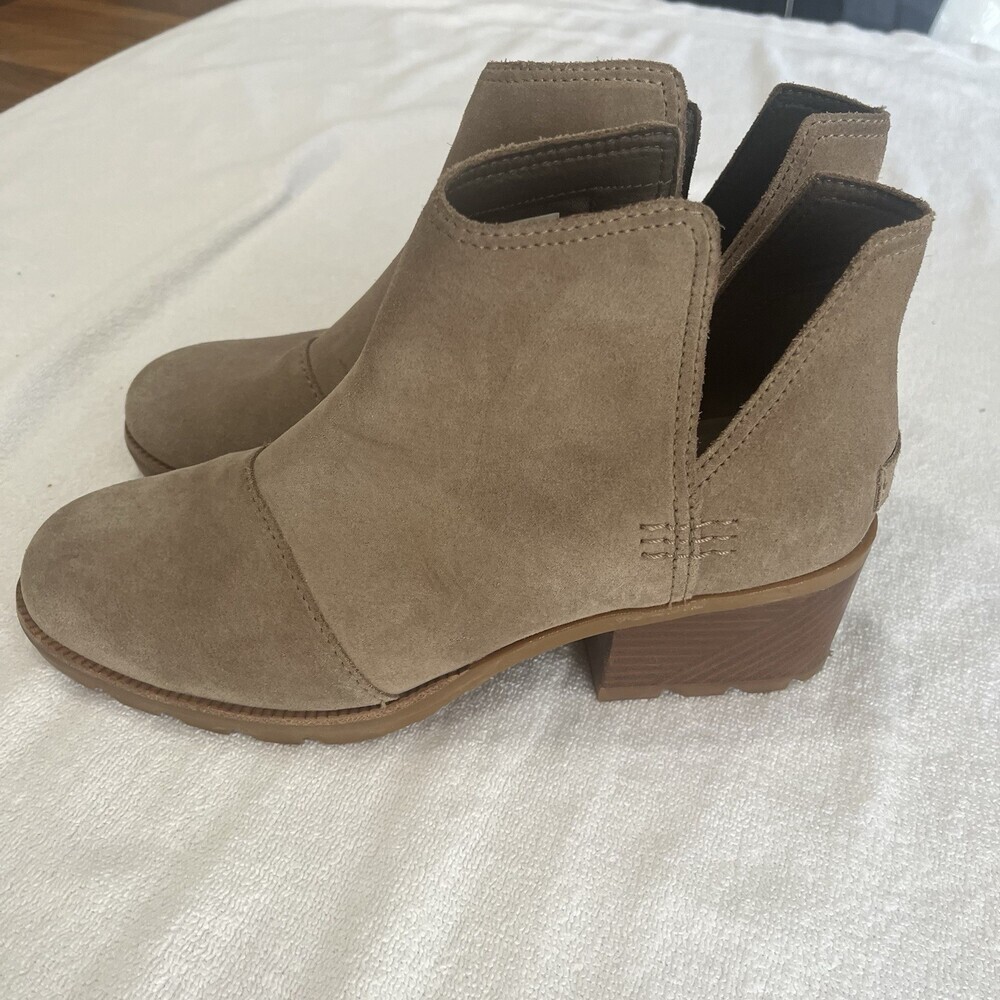 Sorel Cate Waterproof Taupe Suede Cutout Bootie Chelsea Lug Sole 9